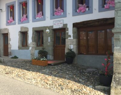 Cameră erotică de închiriat pentru escortă în căutare de sex job în Moudon, Vaud - Salon Sherlock Girls