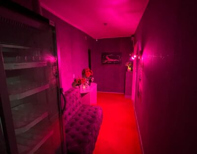 Sexjob für Escort in der legalen Erotikbar Vénus in Vétroz, Wallis, Schweiz
