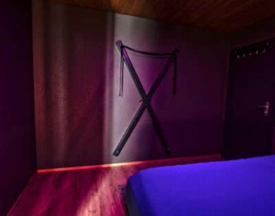 Chambre érotique privée à louer pour vos activités sexuelles dans le secteur légal de la prostitution suisse à Hindelbank, Berne.