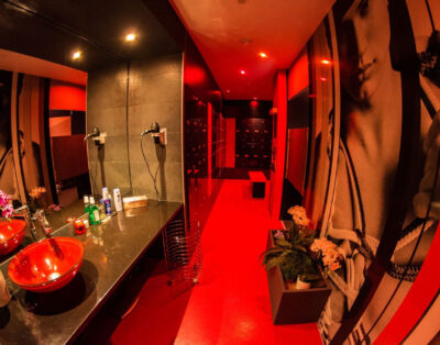 Excelente oportunidade de trabalho sexual em Spa Duplexx - Reserve o seu trabalho legal para acompanhante na prostituição em Genebra