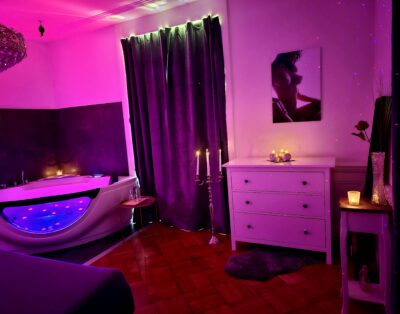 Chambre érotique à louer avec balnéo privatif - Girls Garden
