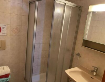 Biztonságos erotikus stúdió escort-lányoknak, transzneműeknek és minden legális szexmunkásnak Martigny-ban, Valais-ban, Svájcban - Salon Léman 45