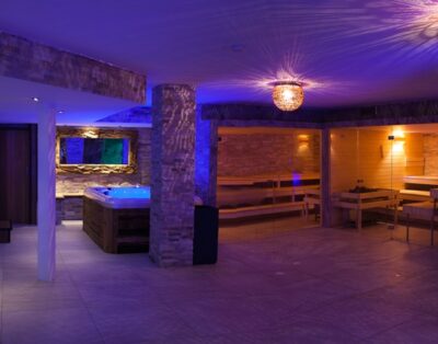 Escort-Girls können sich für einen erotischen Job im FKK Freubad in Rechwerswil, Schweiz, bewerben